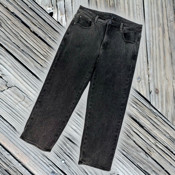 Universal Standard Etta High Rise Straight Leg Jeans 28 Inch in Washed Black 10 - Picture 10 of 16